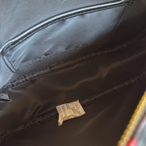 VICTORIA'S SECRET 🖤BLACK & RED❤️ BOLD FLORAL CHAIN STRAP CROSSBODY BAG 🌟NWT🌟 - Picture 13 of 17